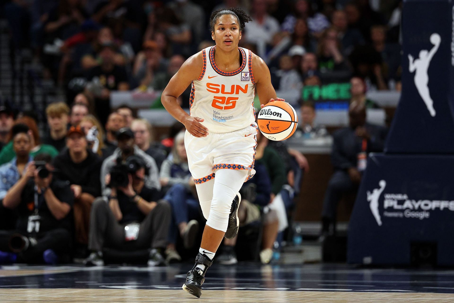 Alyssa Thomas in action during a WNBA game. (Credits: Getty)