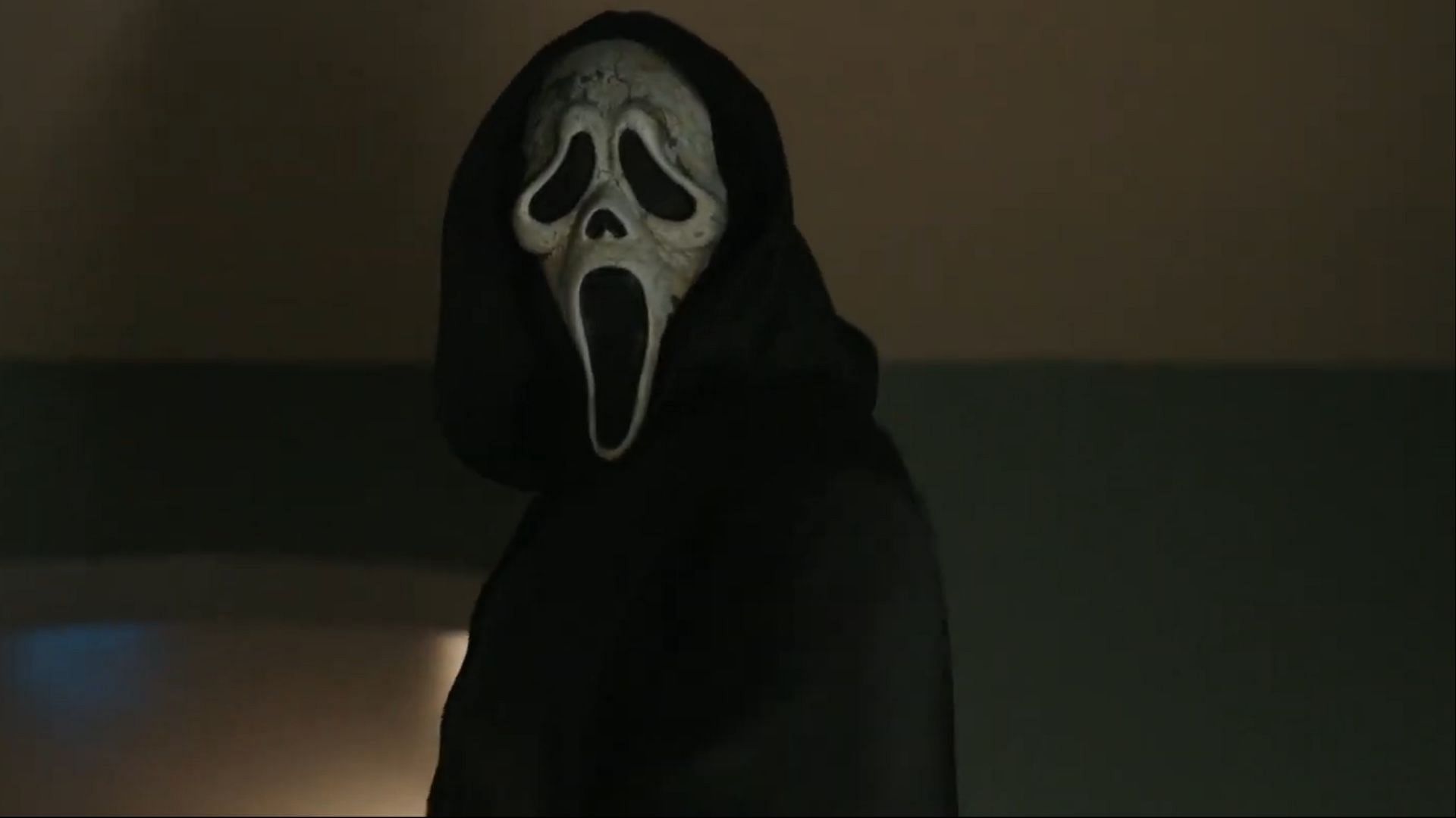 The terror intensifies in Scream 6 as Ghostface takes the killings to New York City ( via Netflix)