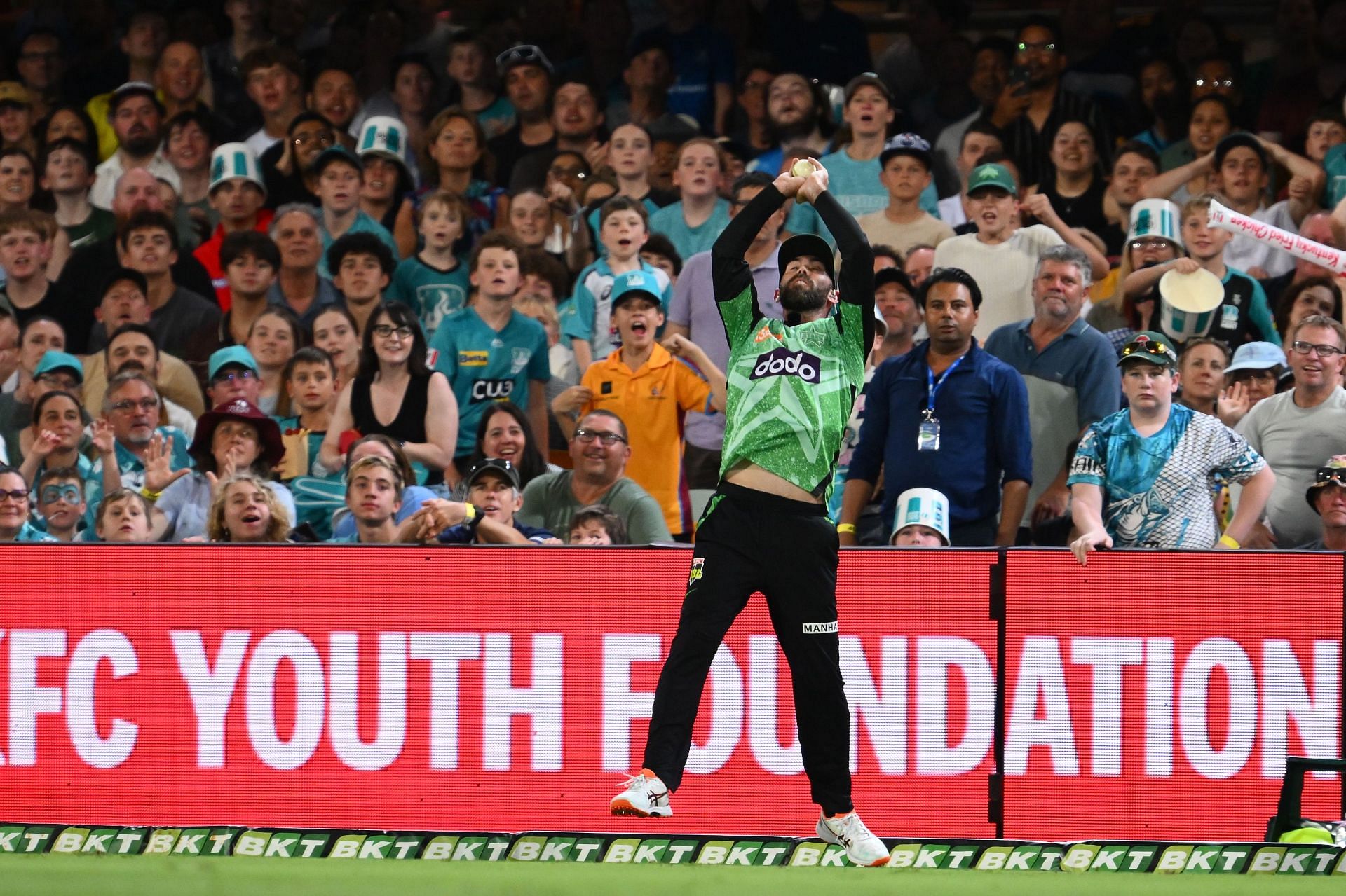 [Watch] Glenn Maxwell pulls off stunning boundary catch in BH vs MS BBL 2024-25 clash