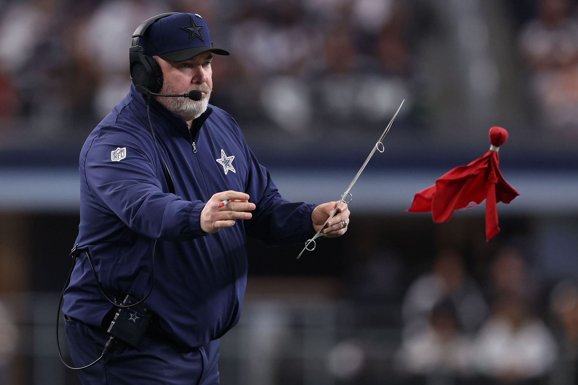 Mike McCarthy during a match against the Washington Commanders (Image Source: Getty)