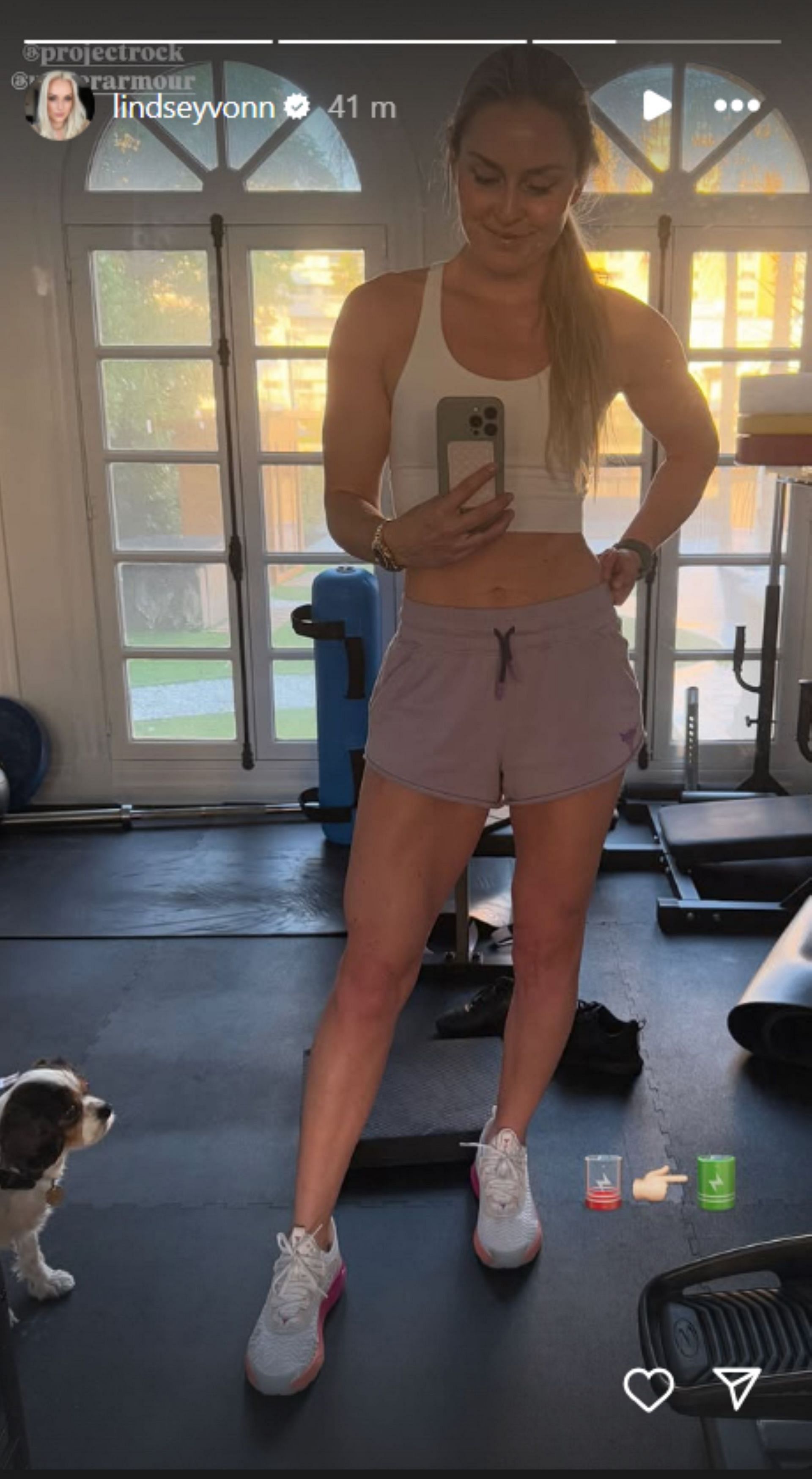 Lindsey Vonn turns up glamour in a gym mirror selfie; Instagram - @lindseyvonn