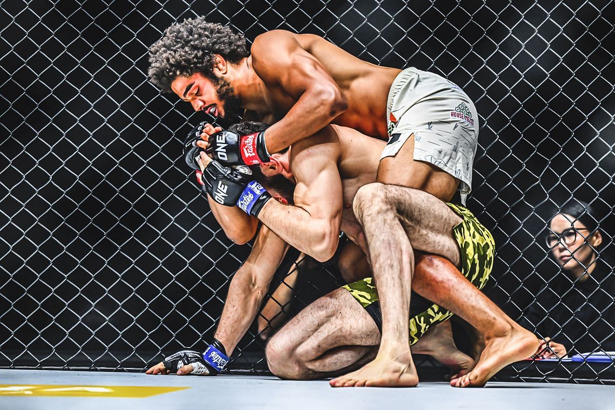 Muarice Abevi takes on Samat Mamedov at ONE 170. [Photo from ONE Championship]