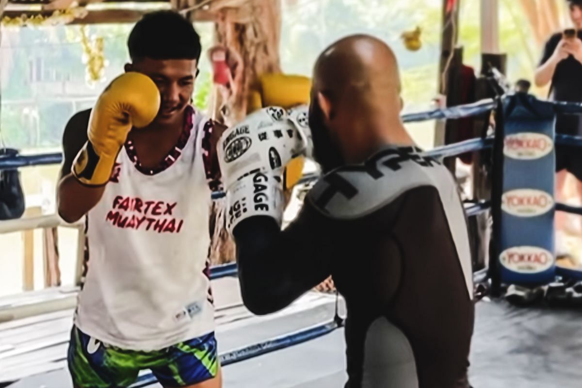 Rodtang and Demetrious Johnson during their sparring session in Thailand. [Photo via: ONE Championship]