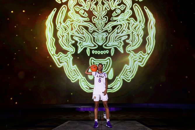 Kim Mulkey's assistant coach shares his reaction to LSU signee Divine Bourrage's 29-point performance