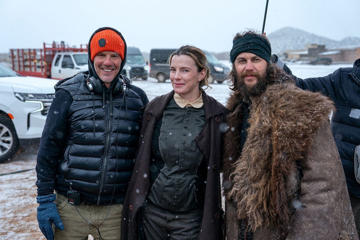 Director Peter Berg, actress Betty Gilpin, and actor Taylor Kitsch on the snowy set of Netflix&#039;s American Primeval (Image via Netflix Tudum)