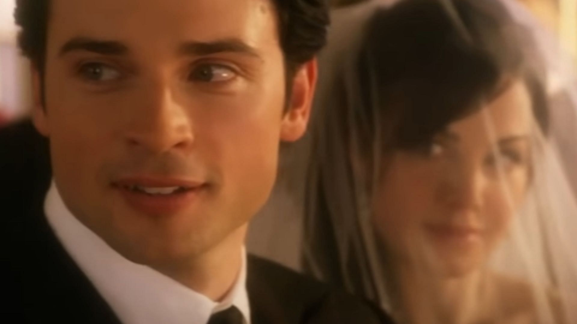 Lois and Clark from Smallville (Image via Prime Video)