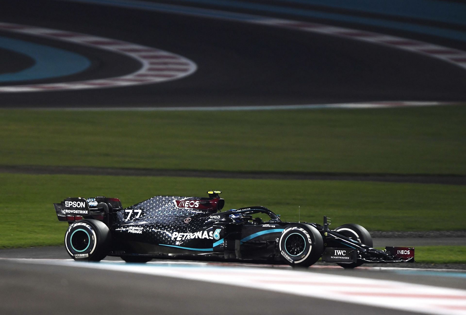 Mercedes W11 on track during the F1 Grand Prix of Abu Dhabi at Yas Marina Circuit on December 13, 2020 - Source: Getty