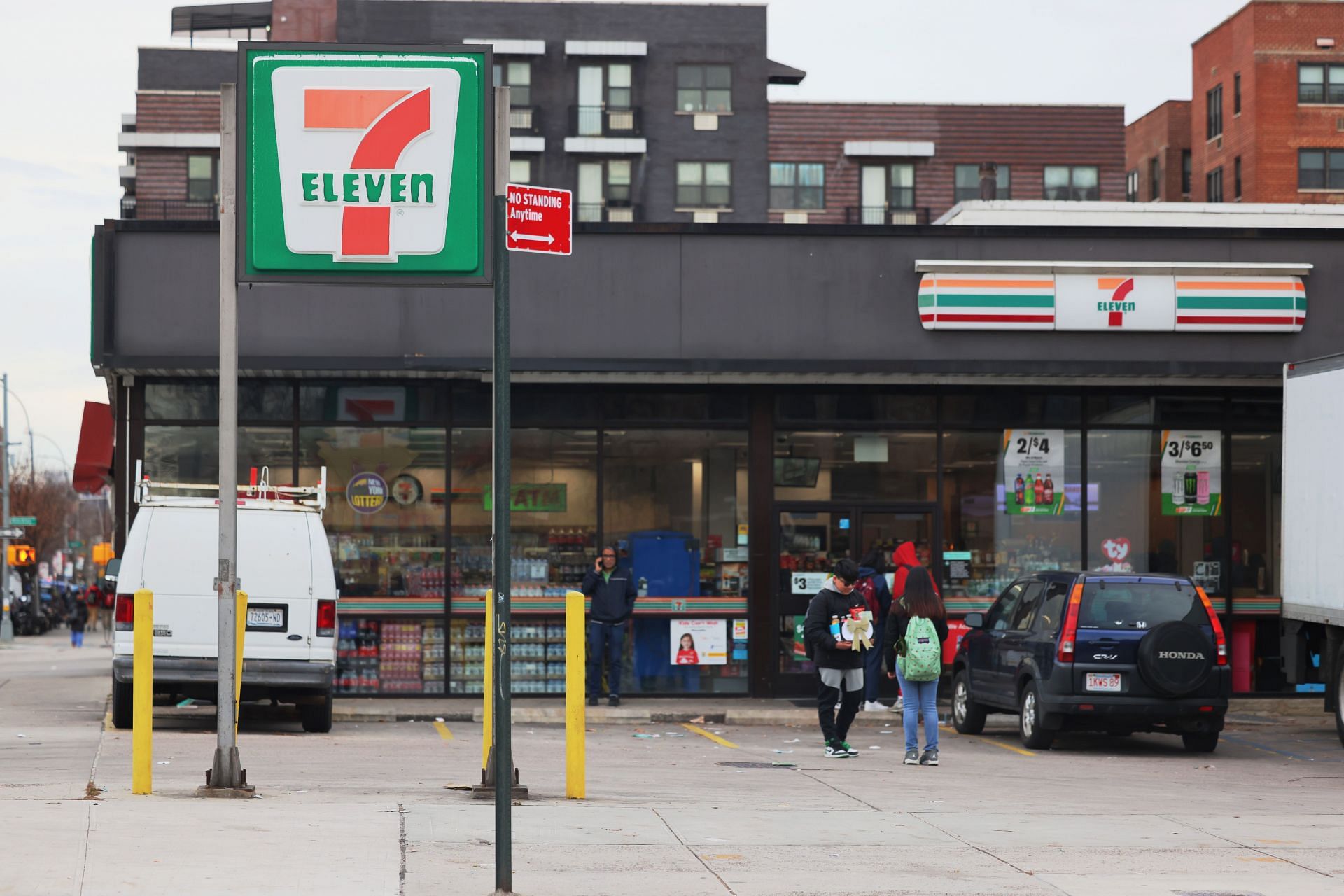 7-Eleven emerged as the most popular grocery store in America (Image via Getty)