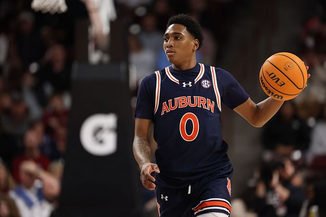 "Dunked on the guy he replaced": Hoops fans react to high school clip of Auburn freshman Tahaad Pettiford dunking over Aden Holloway