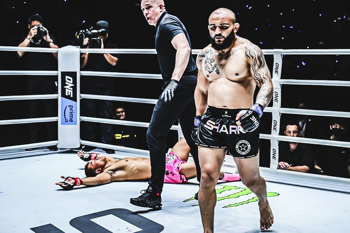 Kulabdam rops to the canvas after taking an uppercut from John Lineker (R) | Image by ONE Championship