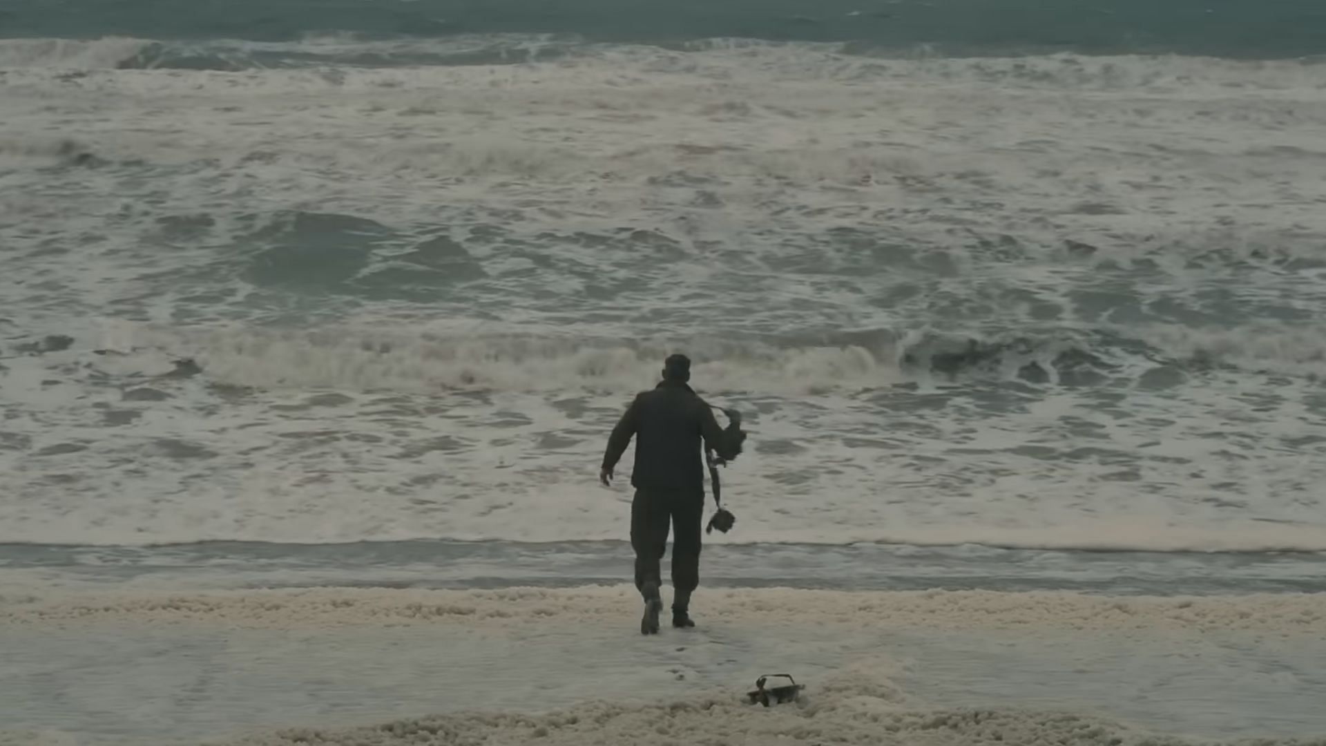 The beaches of Dunkirk in the historically accurate film by Christopher Nolan (Image via YouTube/ Warner Bros. Pictures)