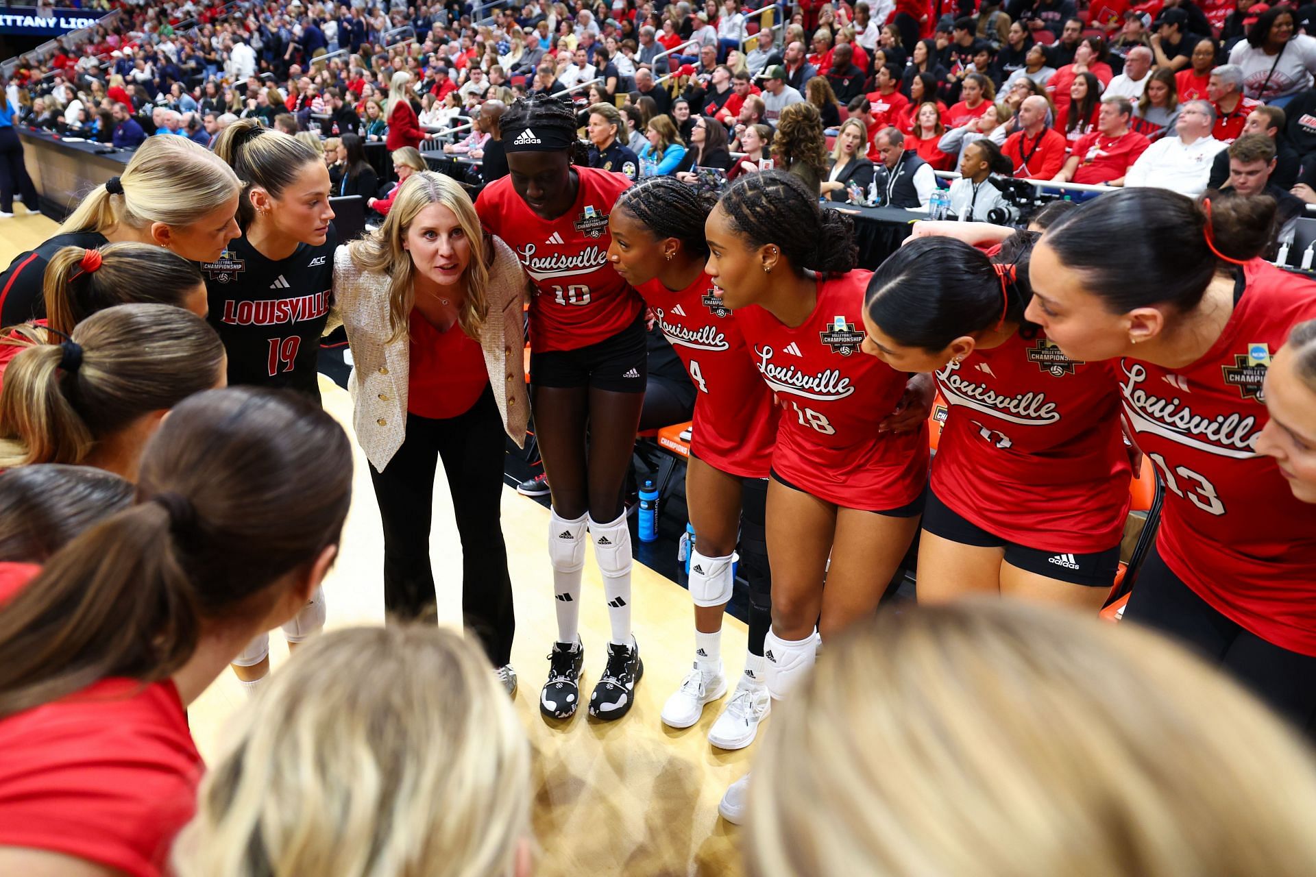 The Louisville Cardinals at the 2024 Division I Women&#039;s Volleyball Championship (Image Source: Getty)