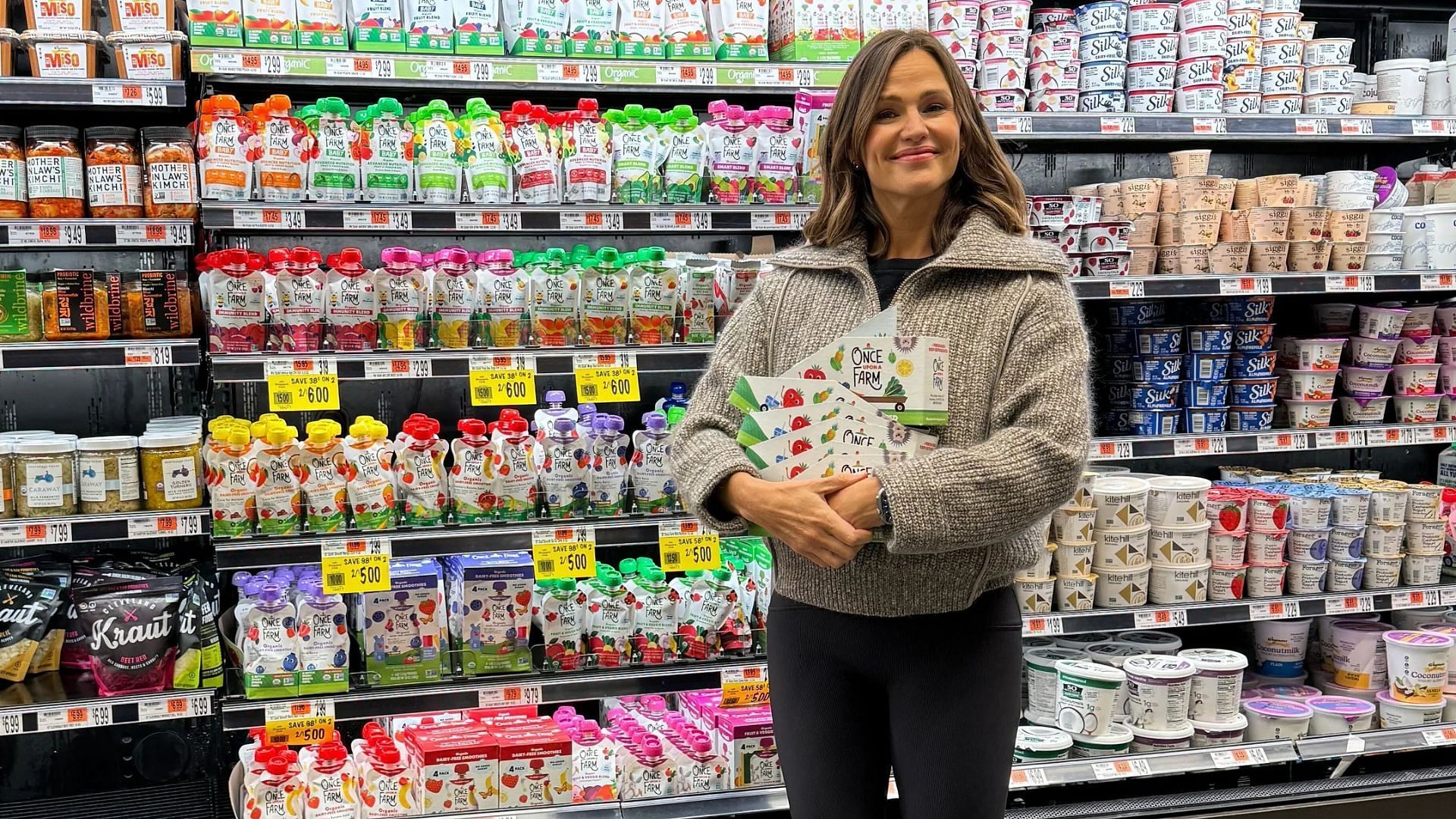 Jennifer Garner with her products (Image via onceuponafarmorganics.com)