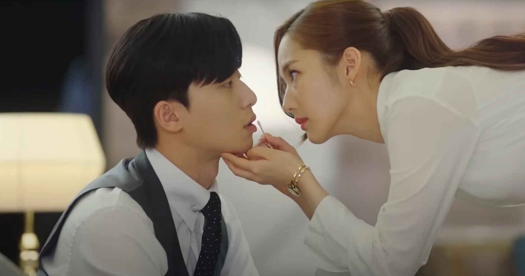 Park Seo-joon and Park Min-young in What&#039;s Wrong With Secretary Kim. (Image via YouTube/1theK)