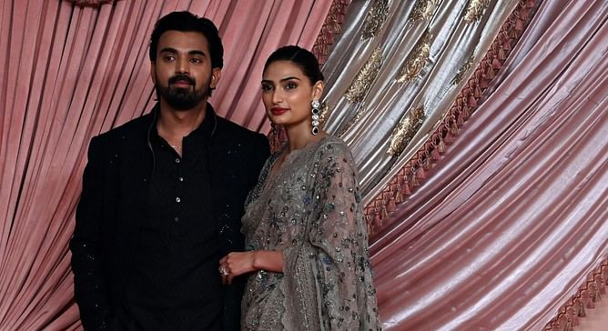 "Looking forward to you" - Athiya Shetty poses with KL Rahul while sharing New Year 2025 post
