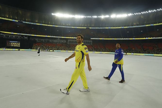 MS Dhoni seen using phone in a rare video ahead of IPL 2025 [Watch]