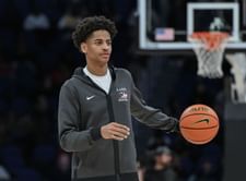 Mom La La Anthony fired up as Kiyan Anthony strikes a pose with Luhi teammates