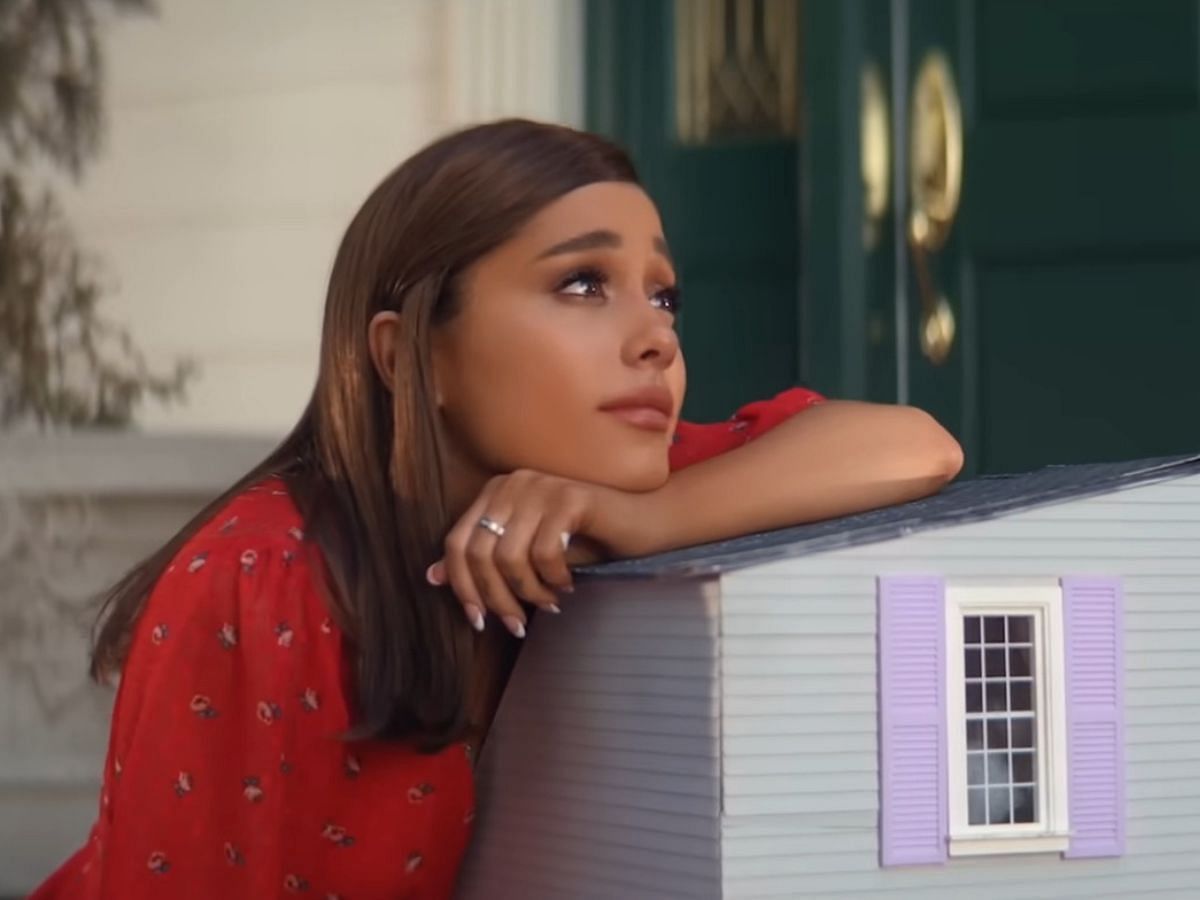 Still from the music video of thank u, next (Image via YouTube/@Ariana Grande)