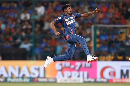 Mayank Yadav is one of the promising bowlers in LSG's lineup. [P/C: iplt20.com]