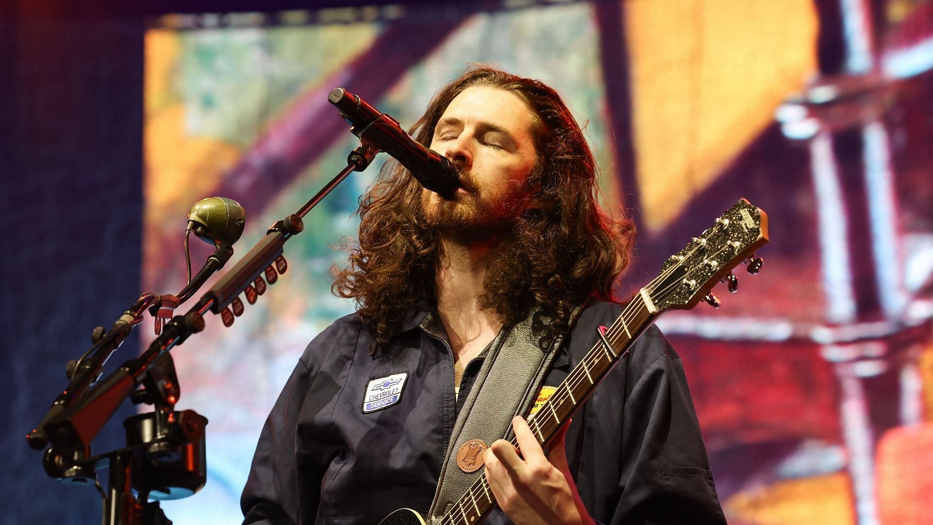 Hozier performs at Spark Arena on November 20, 2024, in Auckland, New Zealand. (Image via Getty/Dave Simpson)