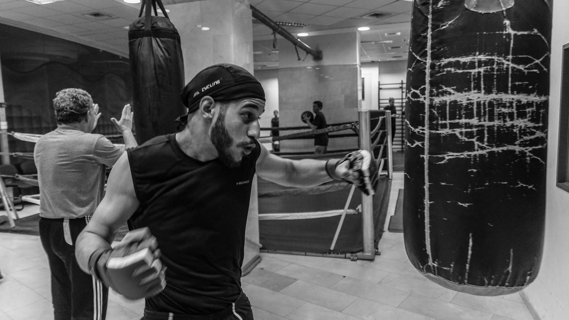 Yathomas started professional boxing with Travis Stocking (Image via Pexels)