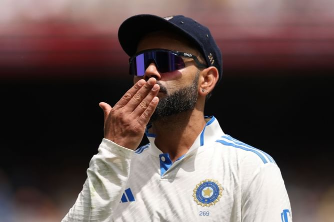 RCB के नारों से गूंज उठी दिल्ली, विराट कोहली के लिए फैंस ने की खास डिमांड; देखें मजेदार वीडियो
