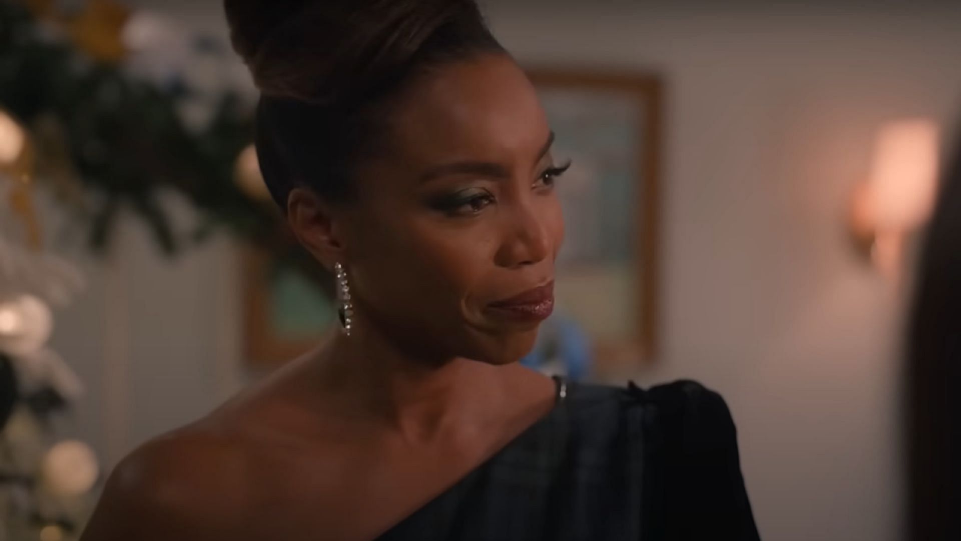 Heather Headley as Helen Decatur (Image via YouTube/@Netflix)