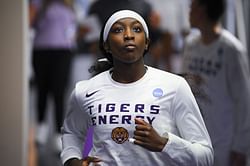 “I got pictures too”: LSU’s Flau’jae Johnson reveals to Trace Young why she has “smoke” with LSU’s men’s basketball team