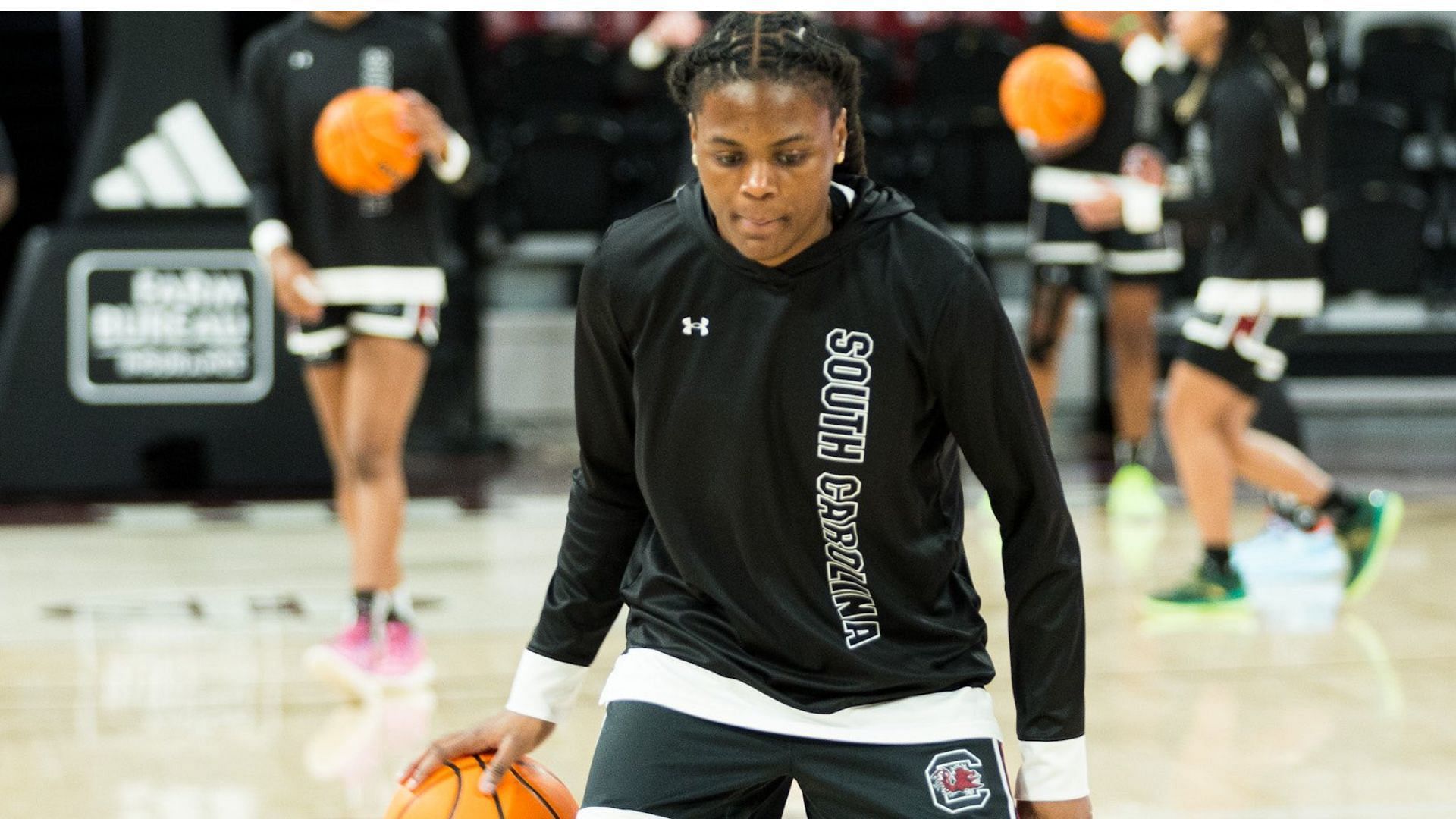 MiLaysia Fulwiley during warmups of Sunday