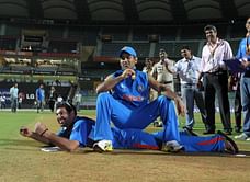 "Aise log kaafi kam hote hai" - Yuvraj Singh's father heaps praise on MS Dhoni