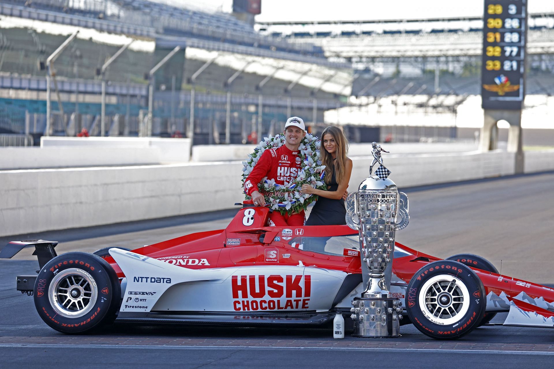 Marcus Ericsson poses for a photo with his girlfriend Iris Tritsaris Jondahl on May 30, 2022, after winning the Indianapolis 500 at the Indianapolis Motor Speedway - Source: Getty