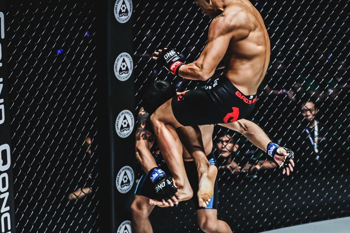 Narantungalag Jadambaa (left), Martin Nguyen (right) [Photo via ONE Championship]