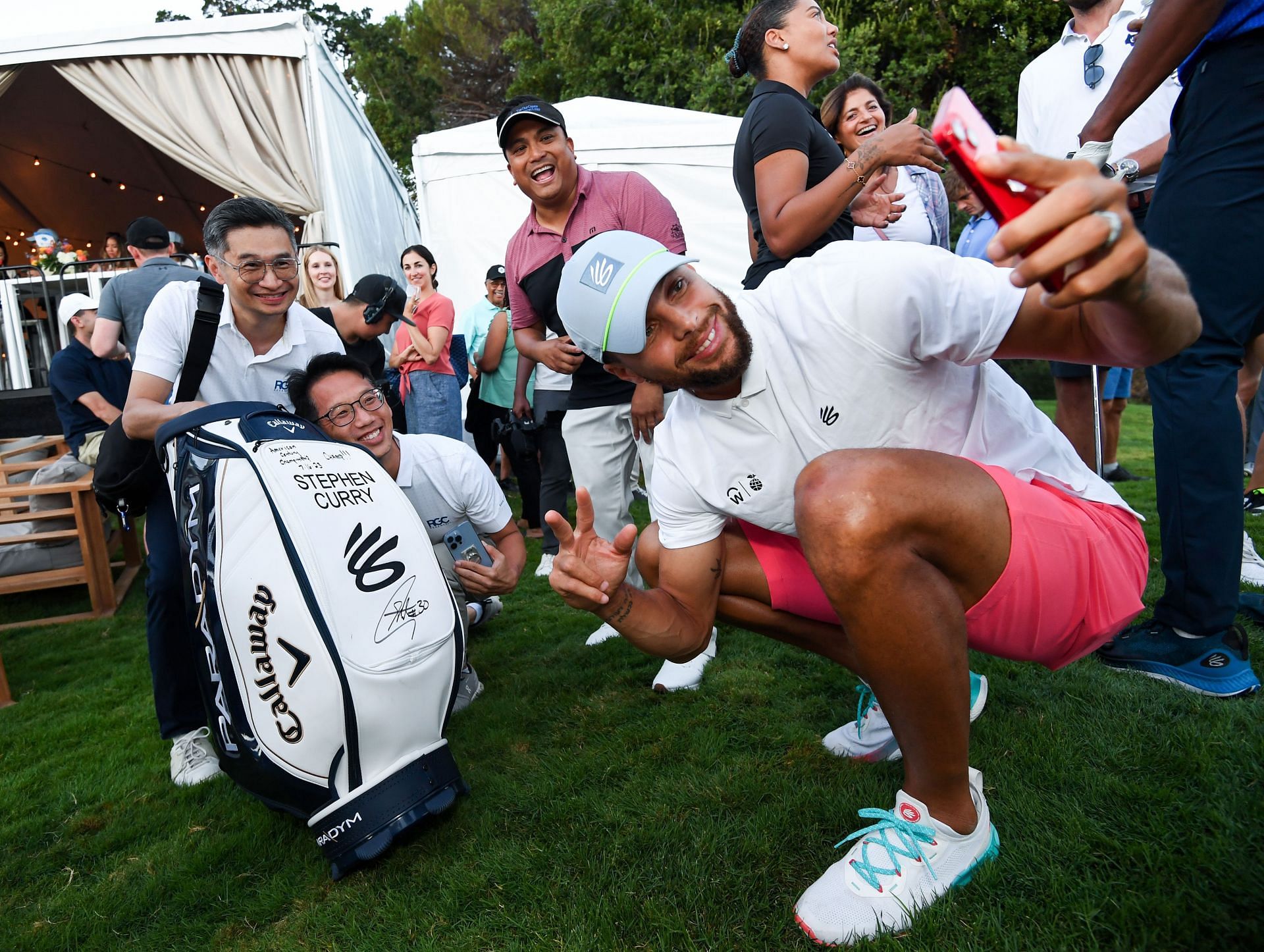 Stephen Curry posing with a Callaway golf bag (Source: Getty)