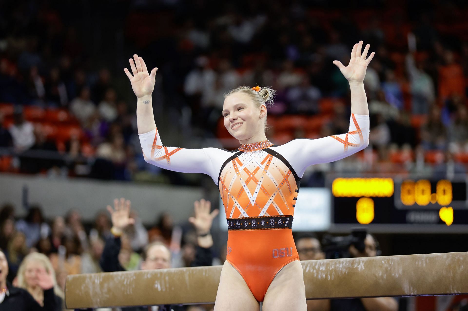 Jade Carey after performing in the beam balance apparatus during the Oregon State Beavers&#039; clash against Auburn (Image via: Getty Images)