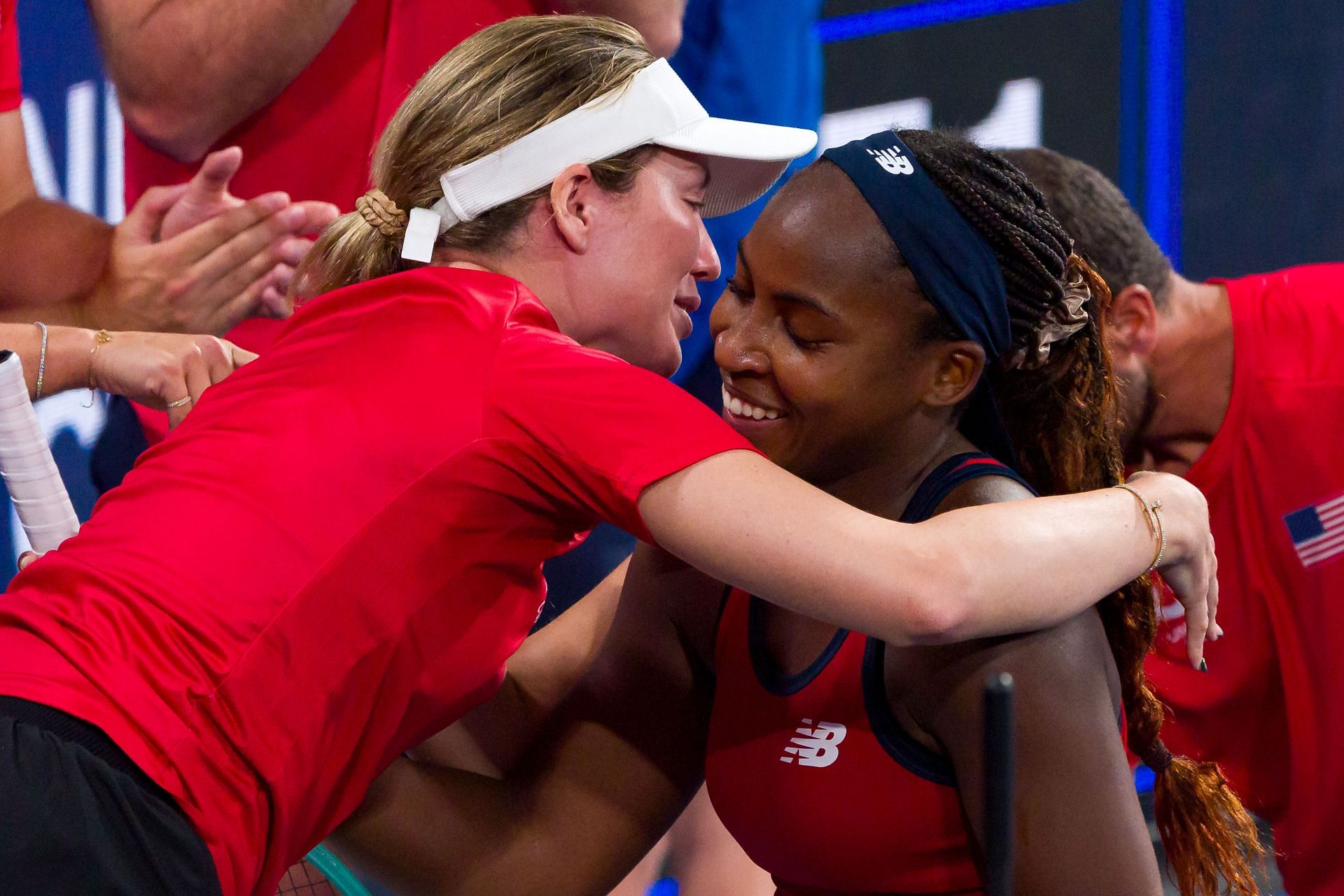 Danielle Collins hugs Coco Gauff at the 2025 United Cup | Image Source: Getty