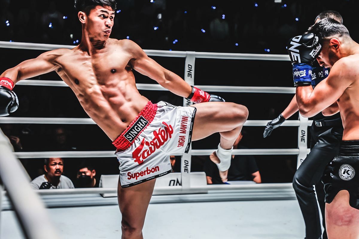 Superbon (left), Tayfun Ozcan (right) [Photo via ONE Championship]