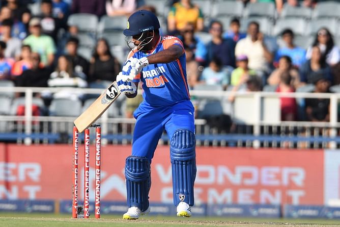 “Mein Mumbai aa sakta hu?” - Sanju Samson sings old classic with Team India batting coach ahead of IND vs ENG 2025 T20Is [Watch]