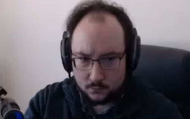 "I'm only getting worse": MOONMOON abruptly ends livestream due to health concerns, fans react