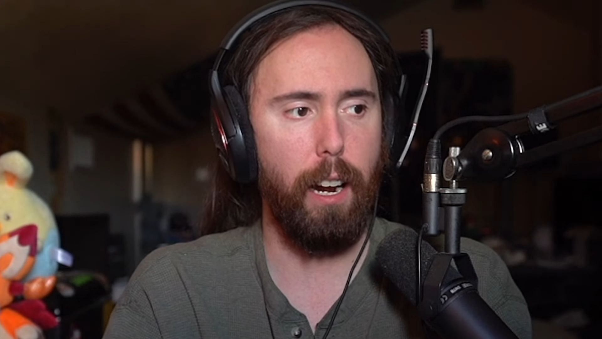 Asmongold reacts to Elon Musk claiming his editors control him (Image via Asmongold Clips)