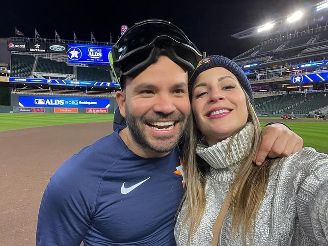 Jose Altuve's wife Neena rocks white jacket & black athletic pants for latest gym selfie