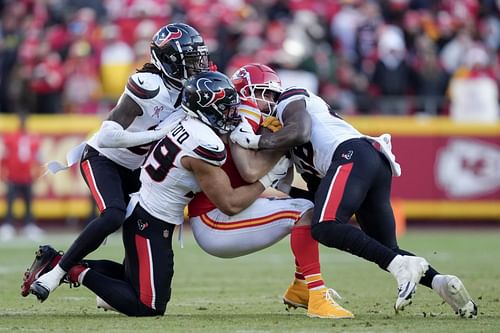 Travis Kelce gets tackled during Houston Texans vs Kansas City Chiefs - Source: Getty