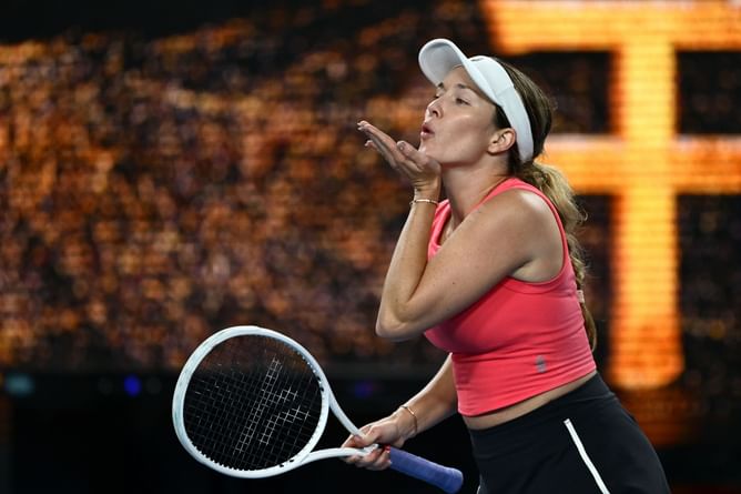 What happened in Danielle Collins' Australian Open 2R? All you need to know about the American's wild celebration, crowd booing and more