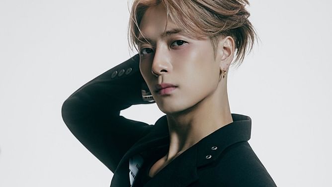 “We all knew the real reason”- Fans react as GOT7's Jackson Wang shares the story behind his iconic reaction to JYP & Hwasa at the 2019 MAMA stage