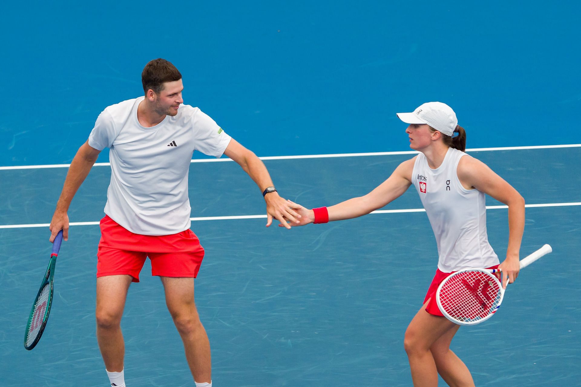 Hurkacz (L) and Swiatek (R) at the 2025 United Cup (Source: Getty)