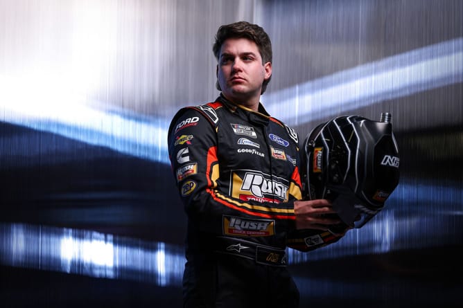 Noah Gragson sends clear message about handling Front Row Motorsports' charter uncertainty