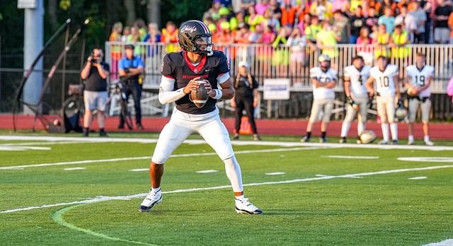 Bellefontaine quarterback and Ohio State signee Tavien St. Claire #9 during a game. Image via @tjsaint_1 on X 