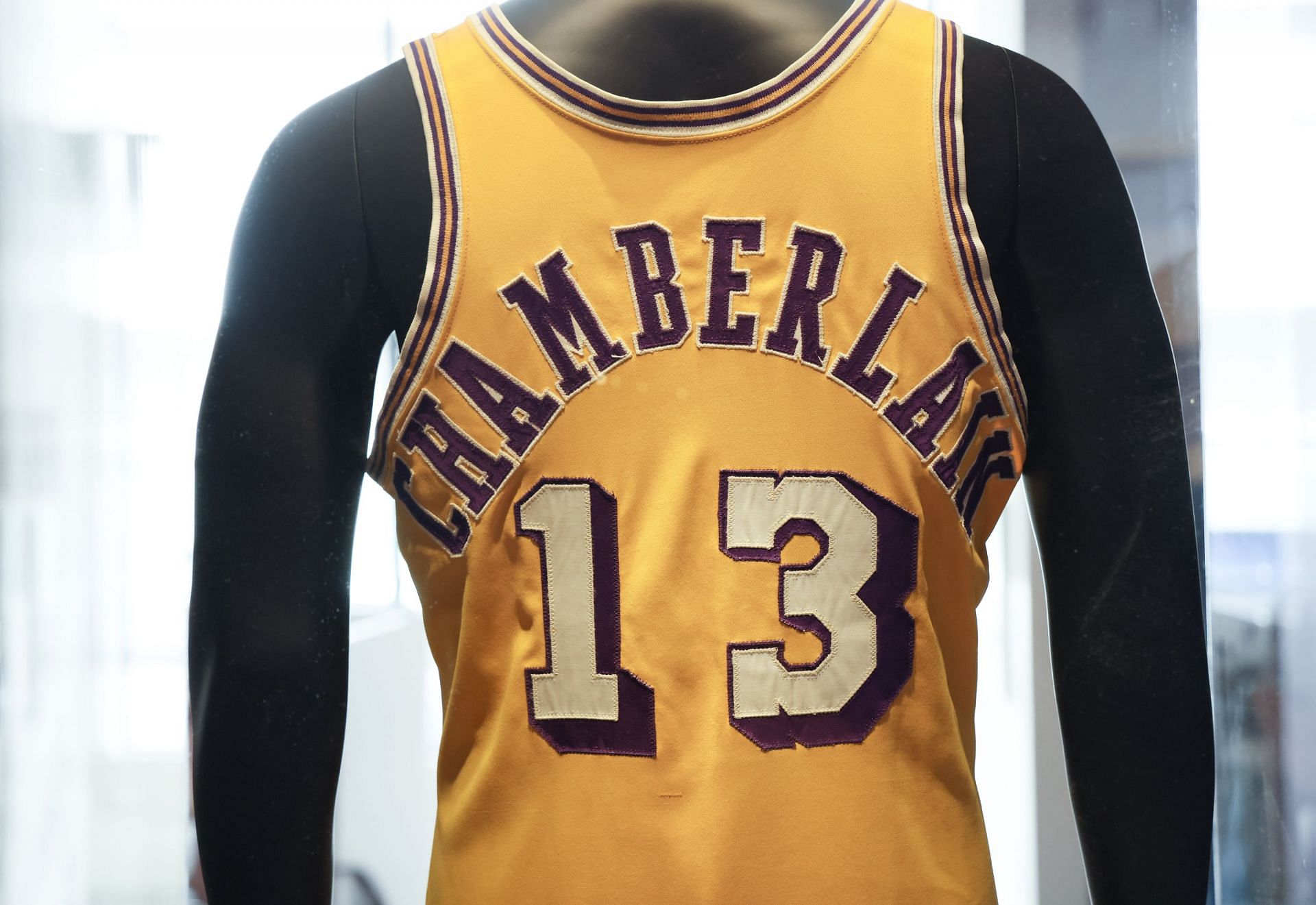 Wilt Chamberlain to the Philadelphia 76ers (1965). (Photo: GETTY)