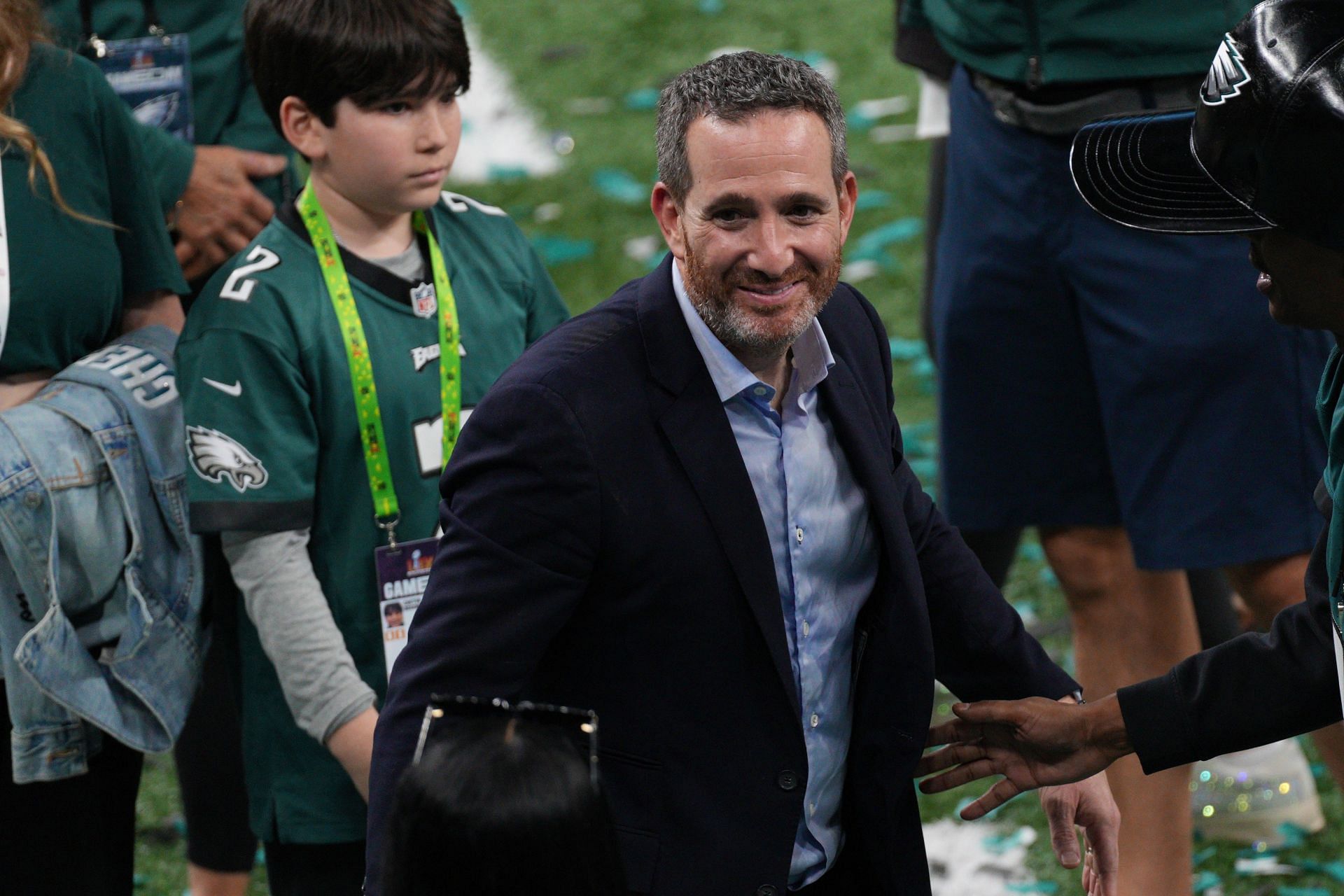 Howie Roseman drops 5-word message after fan throws beer can at Eagles GM during Super Bowl parade in Philly (Image credit: Getty)