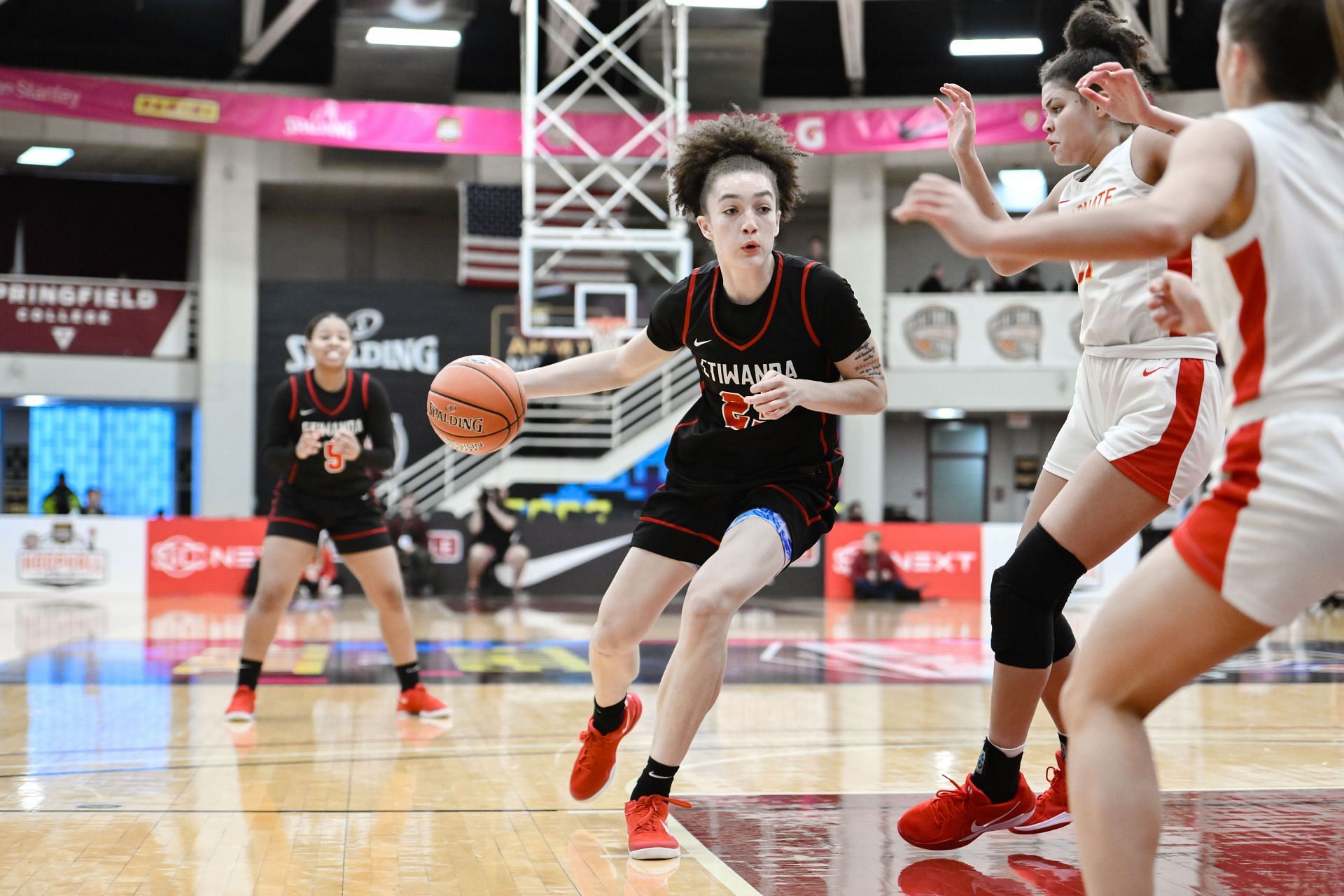 HIGH SCHOOL BASKETBALL: JAN 20 Spalding Hoophall Classic - Incarnate Word vs Etiwanda - Source: Getty