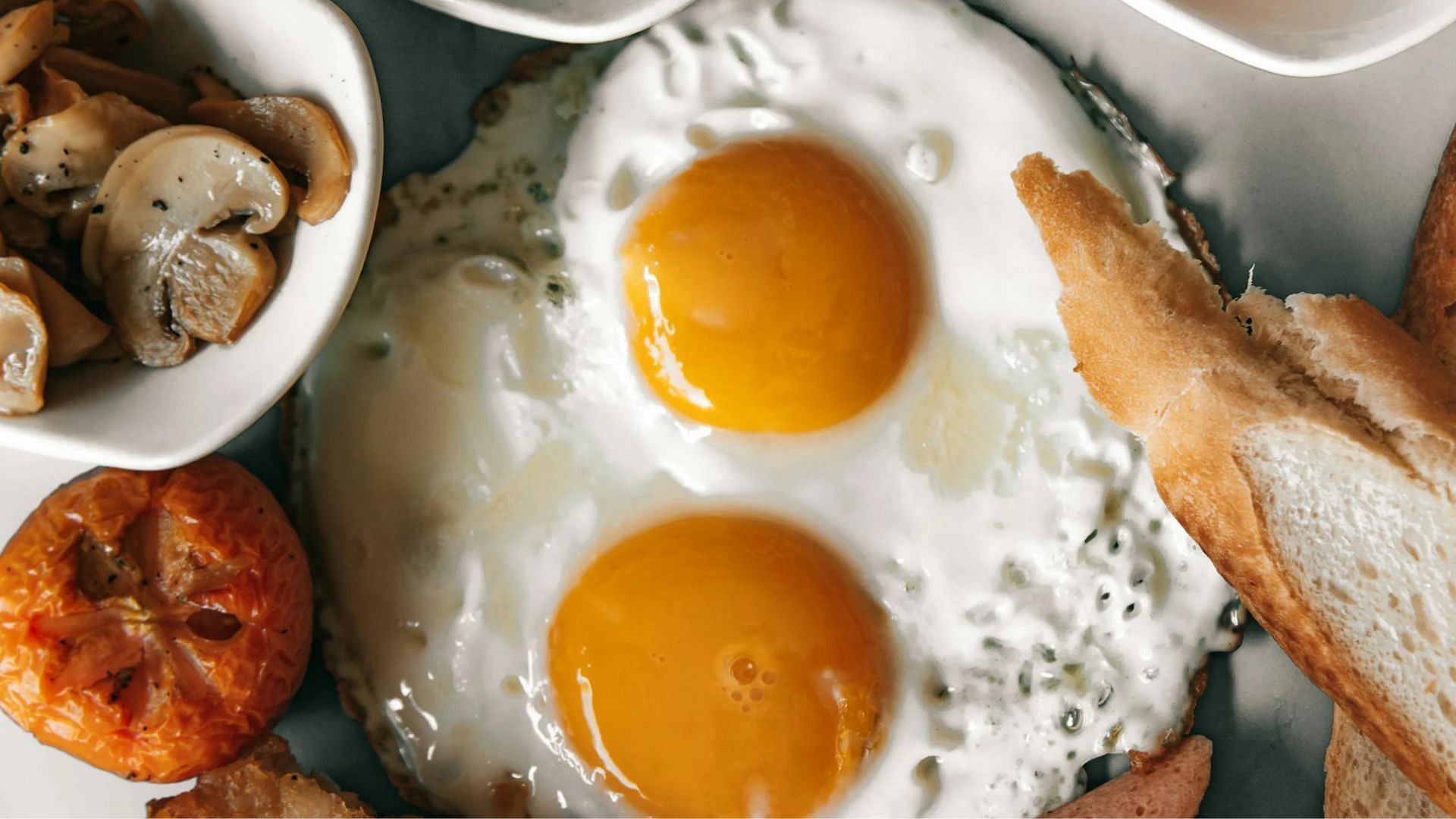 Denny&rsquo;s vs. Cracker Barrel: Differing approaches to egg costs (Image via Pexels)